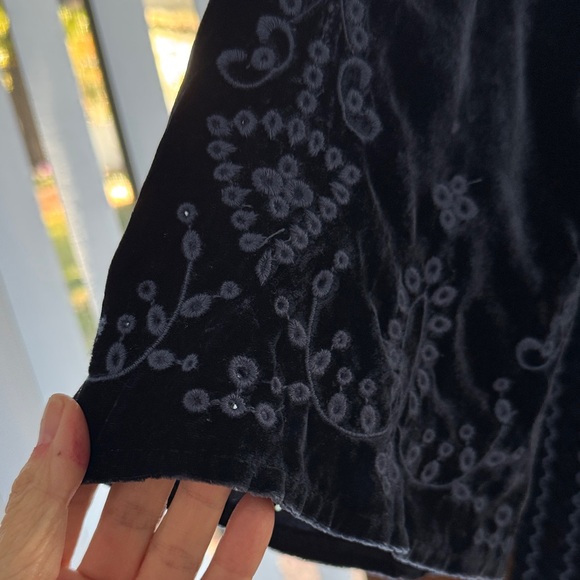 Johnny Was Embroidered Navy Blue Velvet Top small - Picture 4 of 5